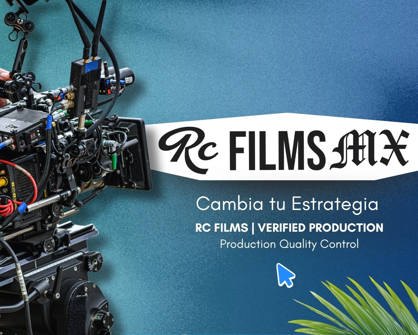 Cámara de cine en primer plano y logo de RC Films MX sobre una composición azul, con el texto Cambia tu Estrategia.